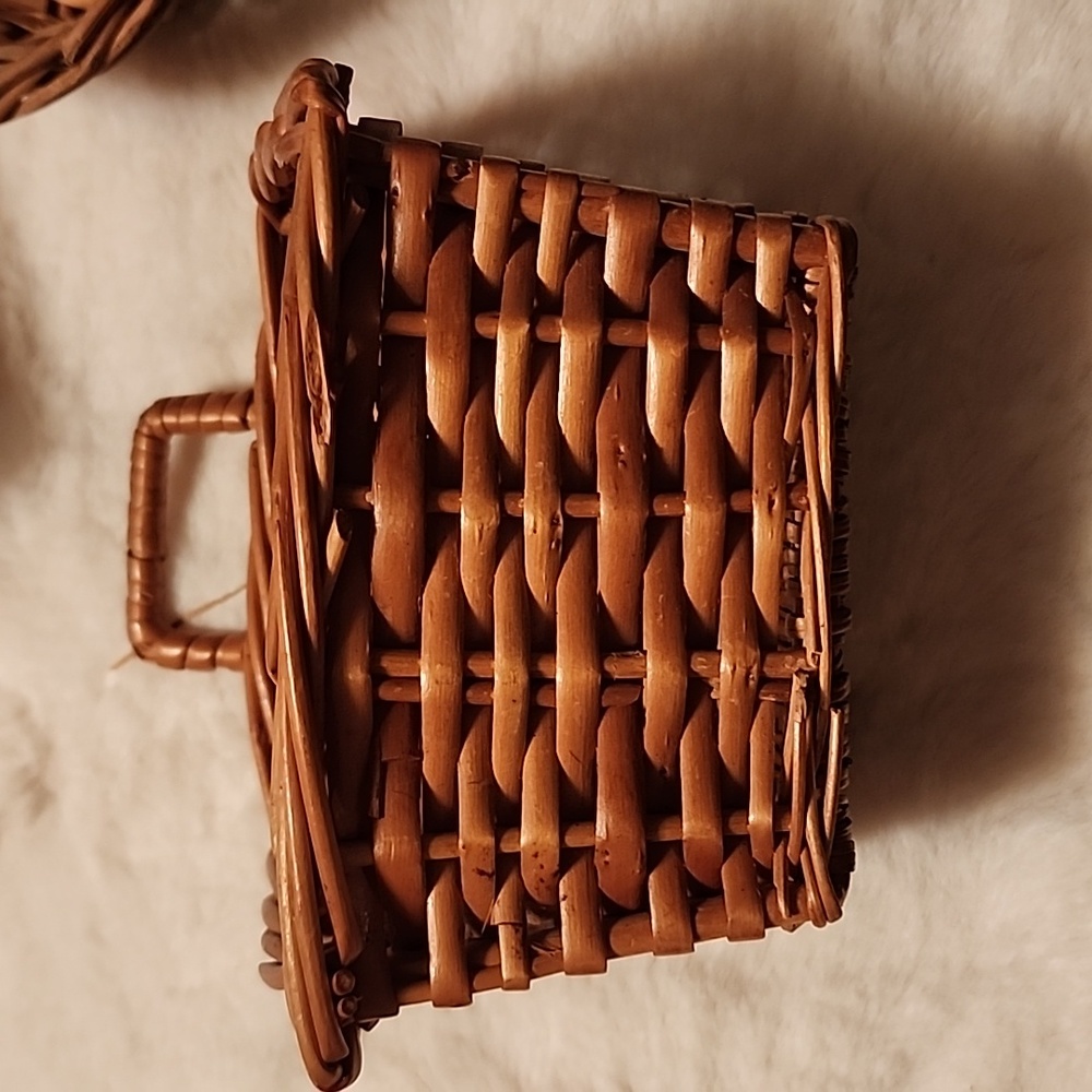 VINTAGE  🧺 BASKETS  VARIOUS  SIZES & DESIGNS - Picture 6 of 15
